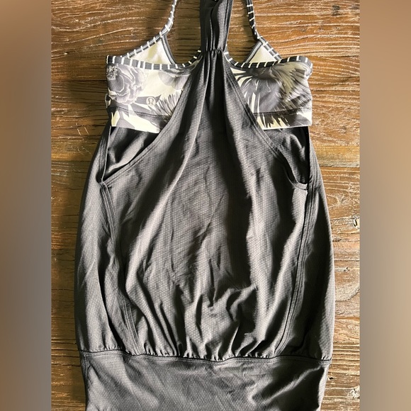 Lululemon no limits tank black and floral size 6 - Picture 5 of 6